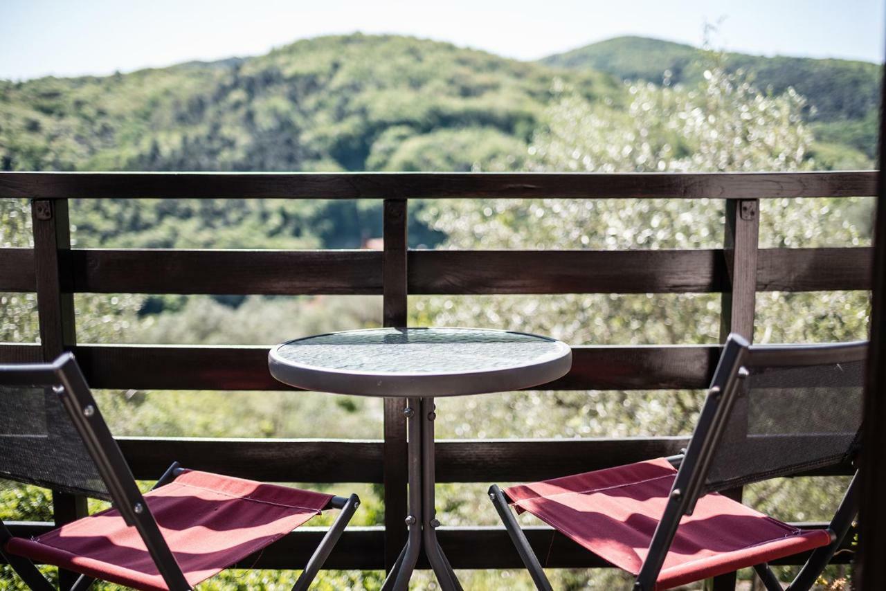 Bed and Breakfast La Fattoria Di Nonna Eugenia Леричі Екстер'єр фото